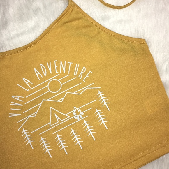 Geo print mountain scenery halter crop top - Picture 2 of 5